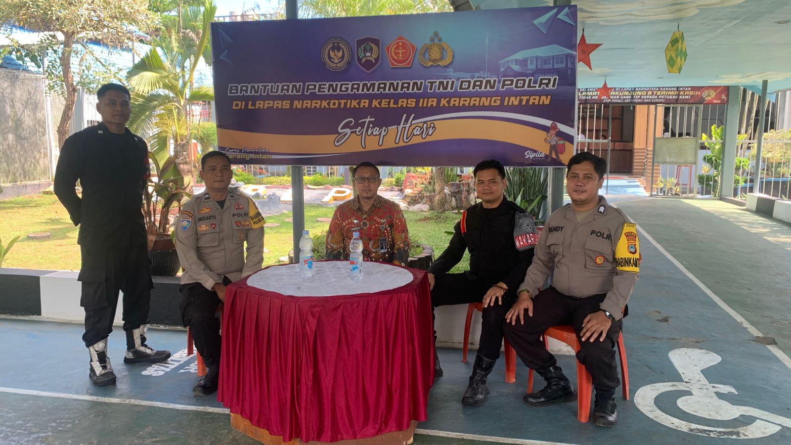 Sinergi Jaga Stabilitas, Polsek Karang Intan Rutin Kawal Pengamanan di Lapas Narkotika Karang Intan