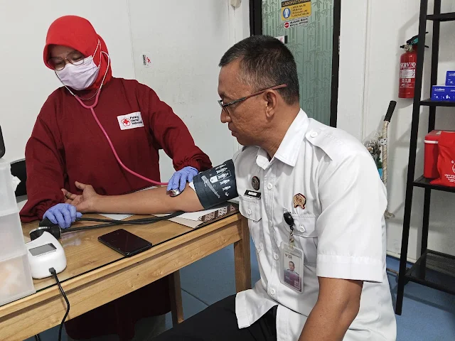 Setetes Darah untuk Kemanusiaan: IMIPAS Peduli Lapas Narkotika Karang Intan Gelar Donor Darah di PMI Banjar