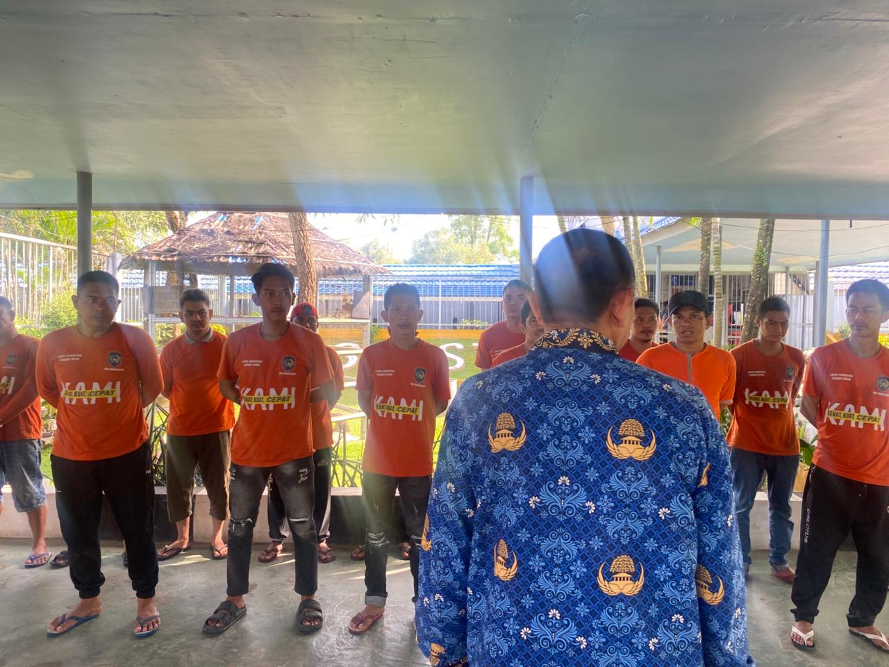 Kalapas Narkotika Karang Intan Pimpin Briefing Tim Kebersihan untuk Optimalisasi Penataan Lingkungan Lapas