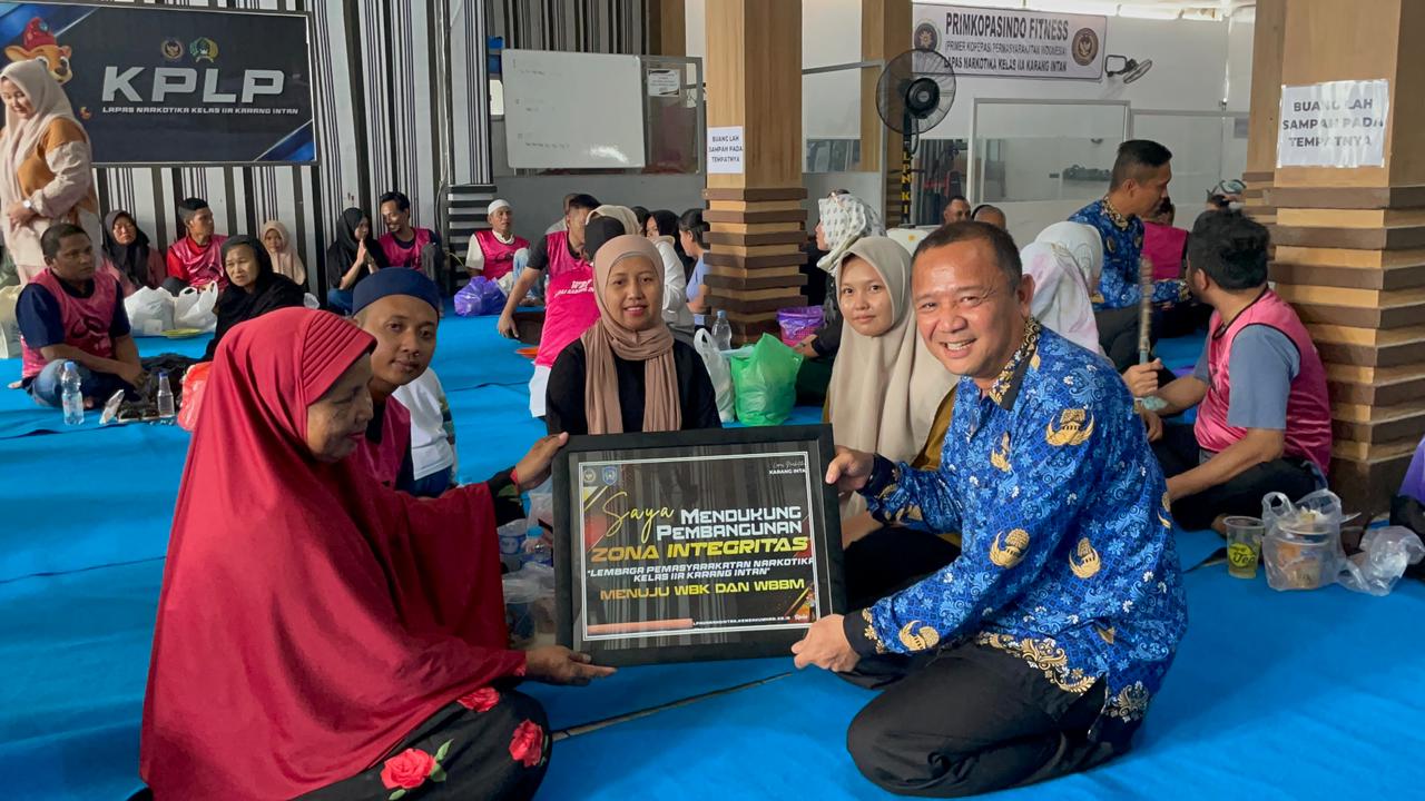 Perkuat Komitmen Pelayanan, Kalapas Narkotika Karang Intan Sosialisasikan Zona Integritas kepada Keluarga WBP