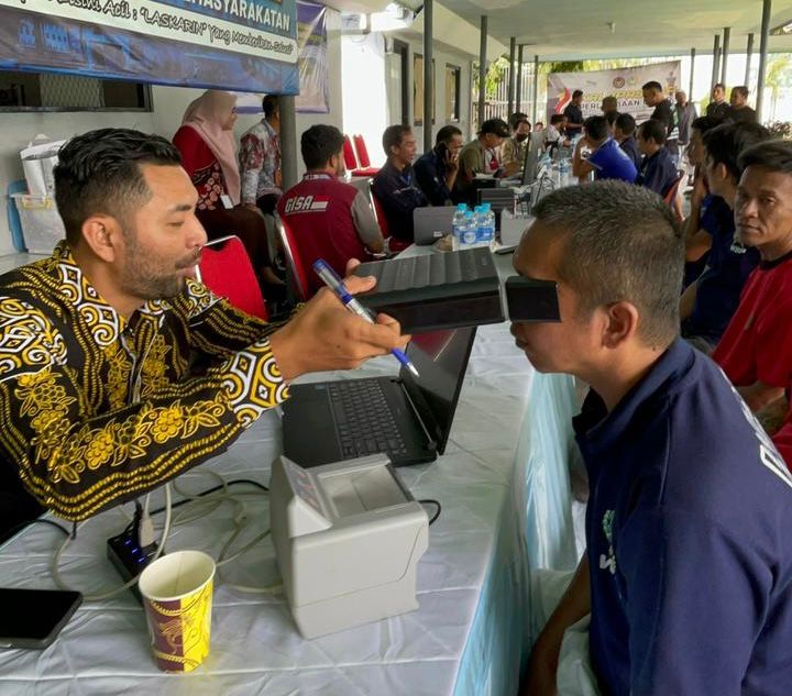 Antusiasme Memuncak: Ratusan Warga Binaan Padati Hari Kedua Perekaman E-KTP di Lapas Narkotika Karang Intan